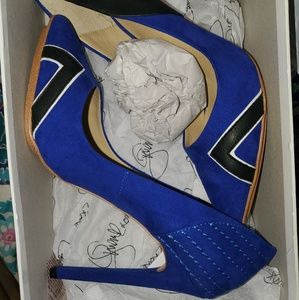 Barely worn Blue Pumps